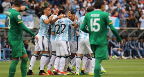 بيرو توافق على مواجهة الأرجنتين في تصفيات المونديال على ملعب بومبونيرا 